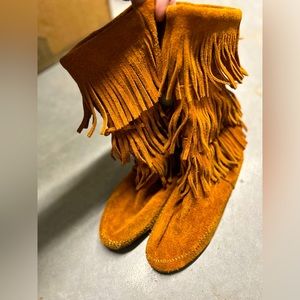 Minnetonka moccasin fringe boots